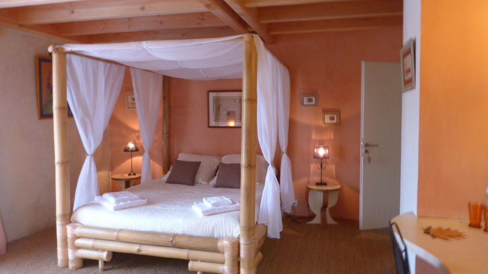 Bout De Cote Bed & Breakfast Lacam-d'Ourcet Exterior photo